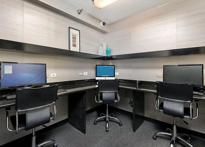 River N 2br W Gym Wd Nr Magnificent Mile Chi-164