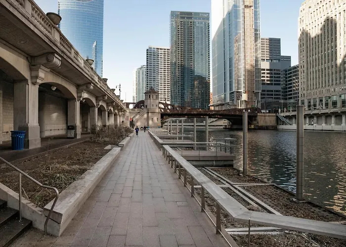 River N 2br W Gym Wd Nr Magnificent Mile Chi-164 *